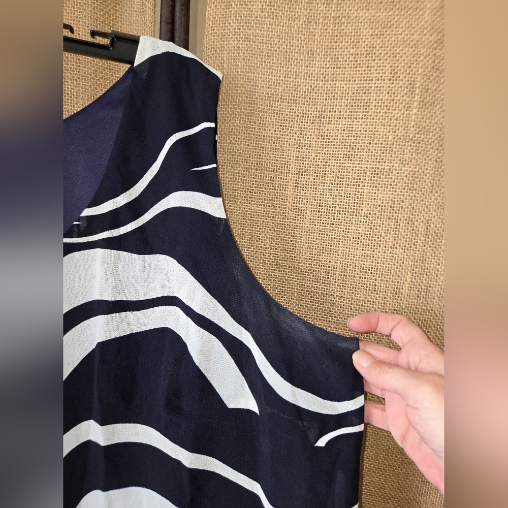 Women's Dana Kay Wavy Stripe Black White Lined In Navy Sleeveless Top Size 22W - Picture 3 of 7